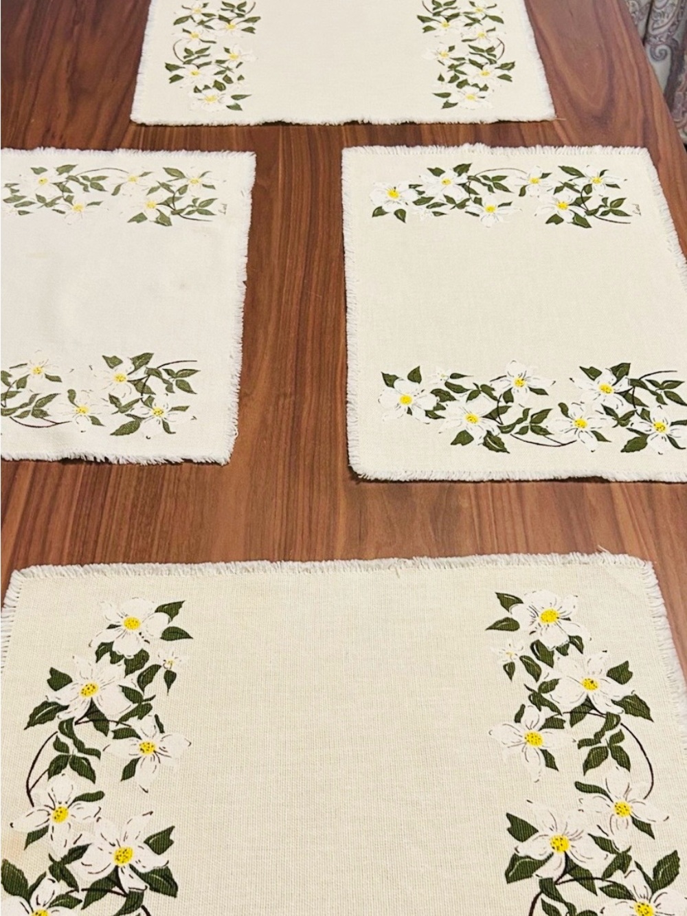 Vintage Lund Crafts Linen Placemats Set of 4
Dogwood Floral